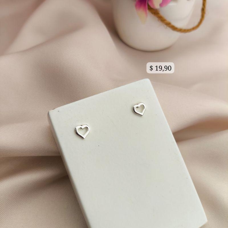 BRINCO CORAÇÃO VAZADO LISO B. A PRATA 925