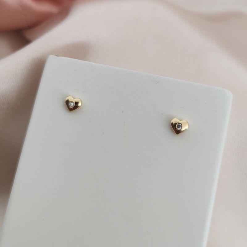 BRINCO DE CORAÇÃO COM PONTO DE LUZ NO MEIO 4MM