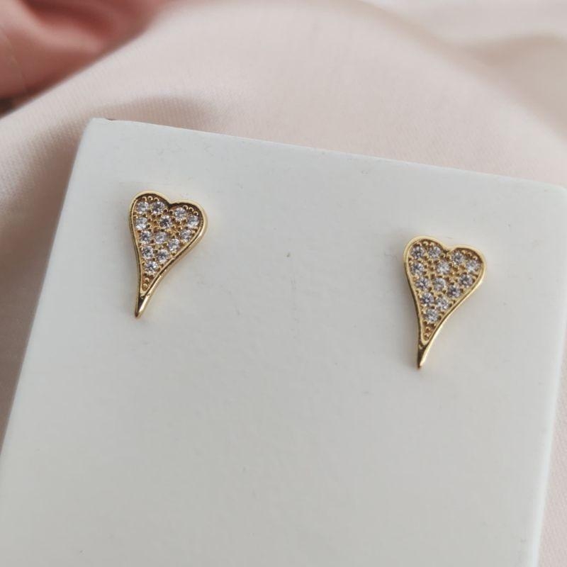 BRINCO DE CORAÇÃO CRAVEJADO EM MICRO ZIRCONIA PONTUDO