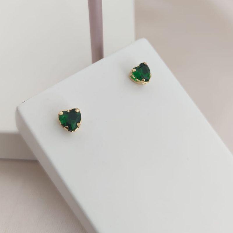 BRINCO DE CORAÇÃO PEDRA DE ZICONIA VERDE ESCURO