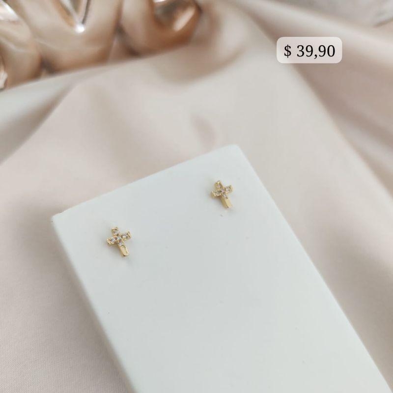 BRINCO DE CRUZ MINI CRAVEJADA EM ZIRCONIA