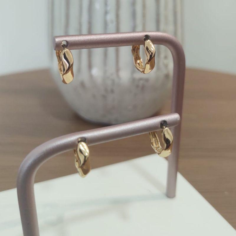 BRINCO DUPLO DE ARGOLA TORCIDA LISA