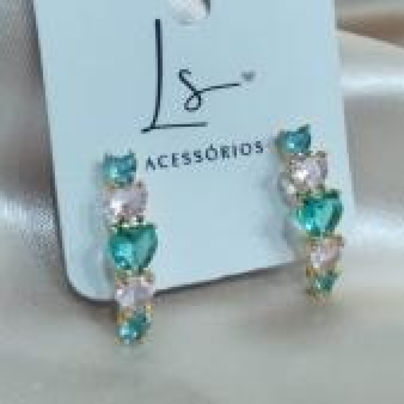 BRINCO EARCUFF 5 CORAÇÕES VERDE E ROSA ZIRCONIA