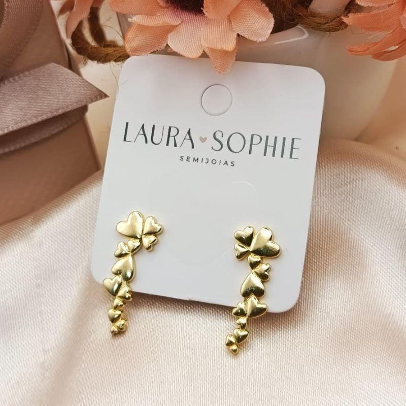 BRINCO EARCUFF DE CORAÇÕES