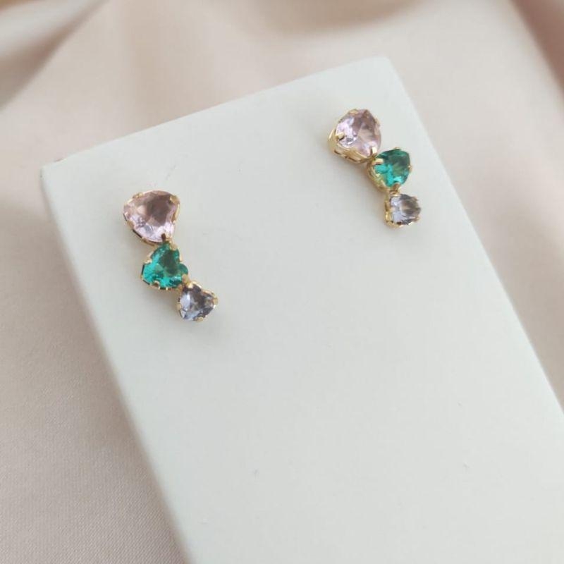 BRINCO EARCUFF DE CORAÇÕES COLORIDOS