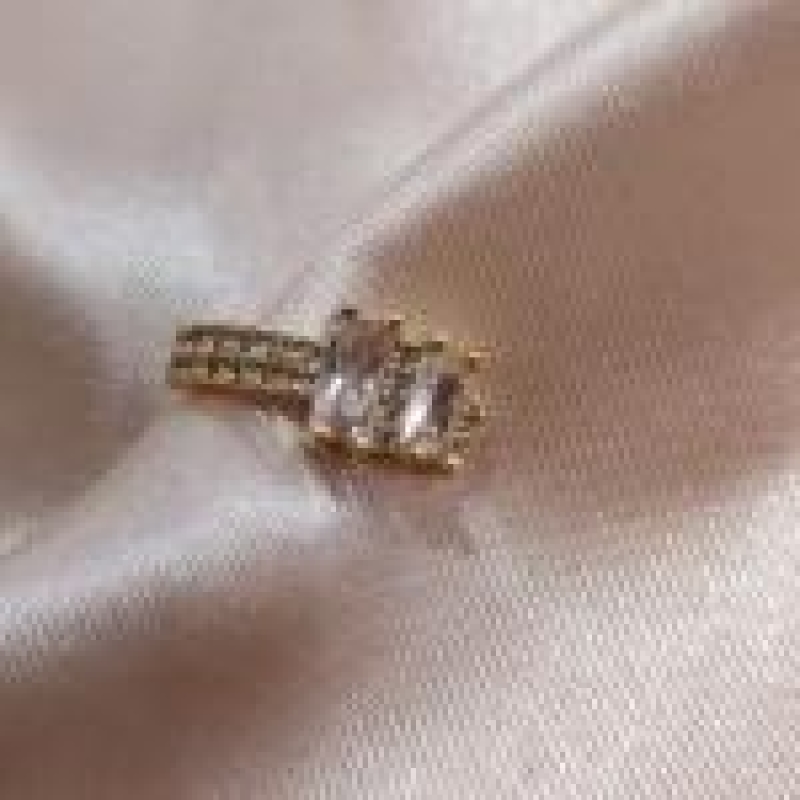 BRINCO FAKE COM ZIRCONIA RETANGULAR