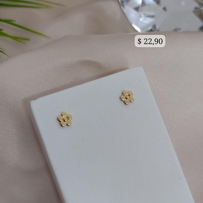 BRINCO FLOR CHAPINHA COM 5 PETALAS LISAS