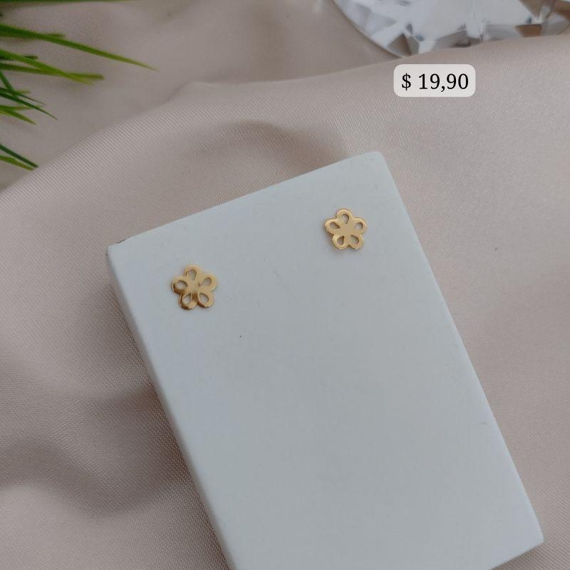 BRINCO FLOR CHAPINHA VAZADA LISA