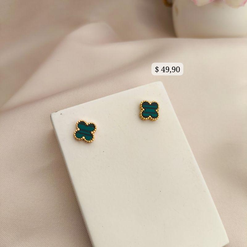 BRINCO FLOR TREVO VERDE COM LISTRAS