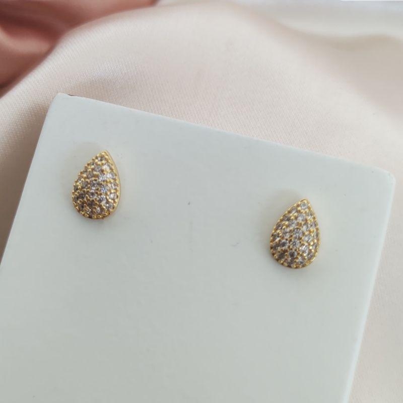 BRINCO GOTA CRAVEJADO EM MICRO ZIRCONIA 10MM