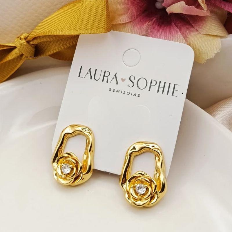 BRINCO ORGANICO COM FLOR NA PARTE DE BAIXO