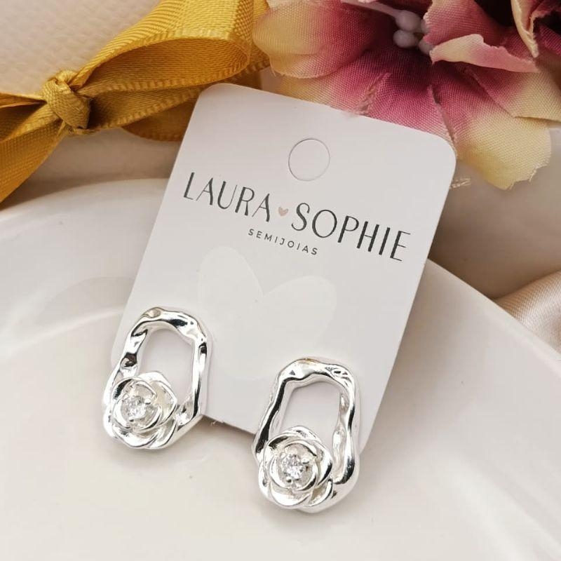 BRINCO ORGANICO COM FLOR NA PARTE DE BAIXO