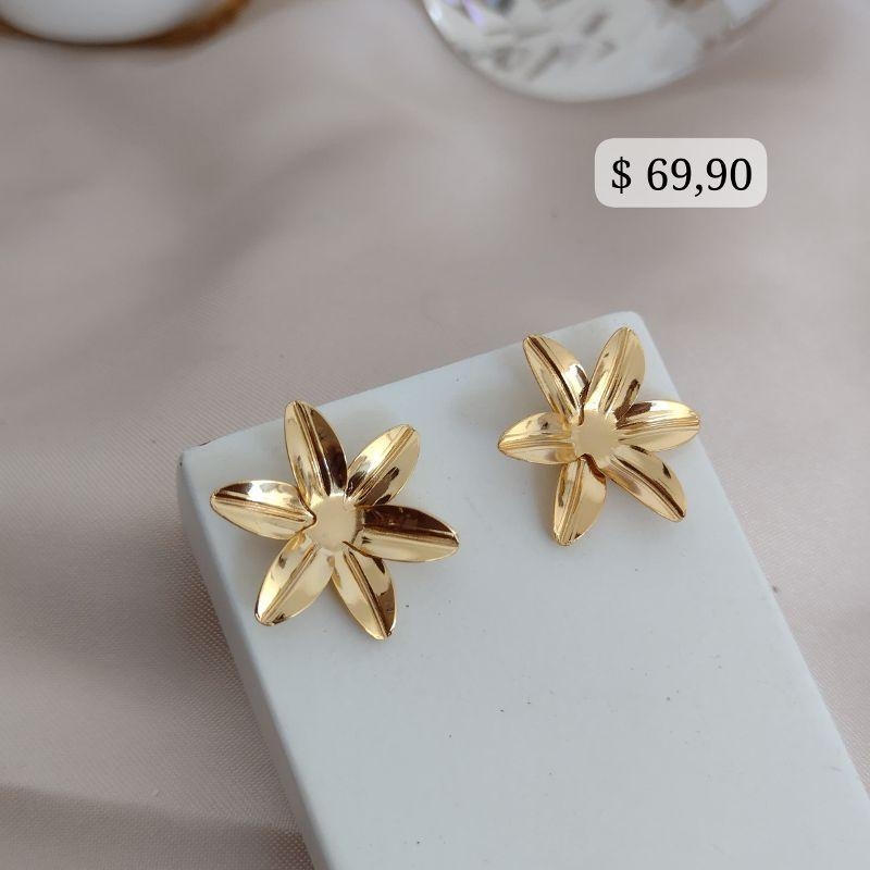 BRINCO ORGANICO EM FORMA DE FLOR TODA CURVADA