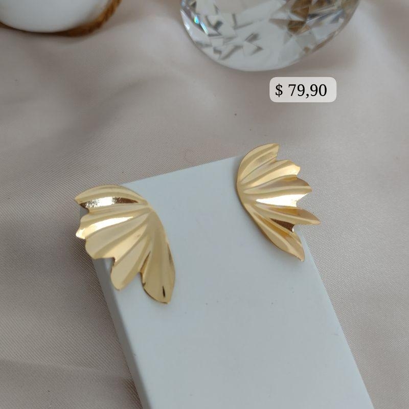 BRINCO ORGÂNICO FORMATO DE ASA ONDULADA