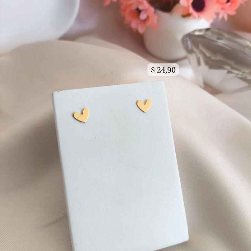 BRINCO PLACA DE CORAÇÃO TORTO