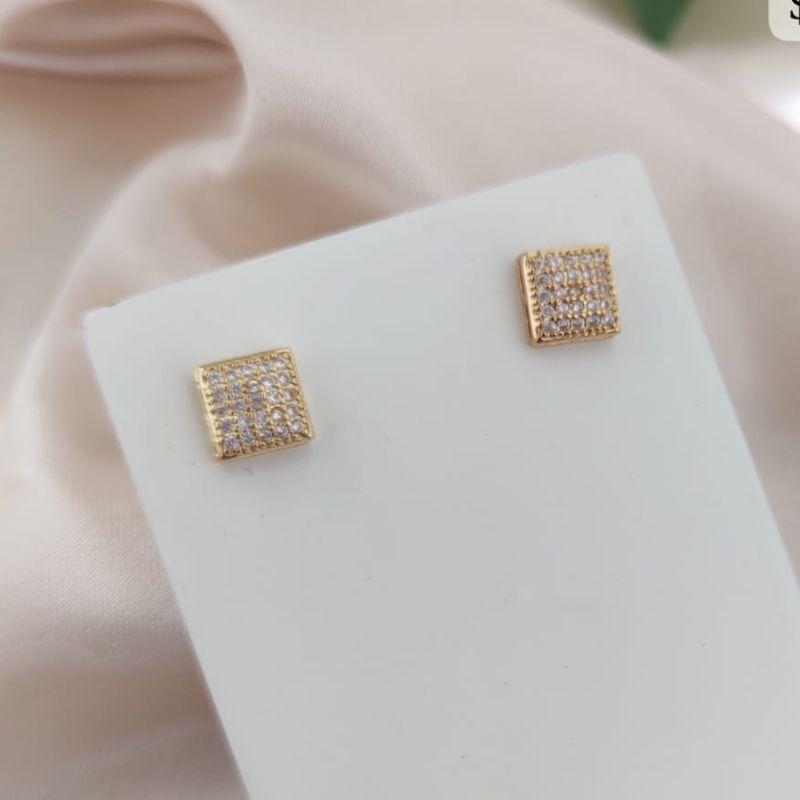 BRINCO QUADRADO CRAVEJADO EM MICRO ZIRCONIA 8MM