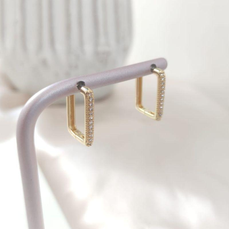 BRINCO RETANGULAR CRAVEJADO EM MICRO ZIRCONIA M
