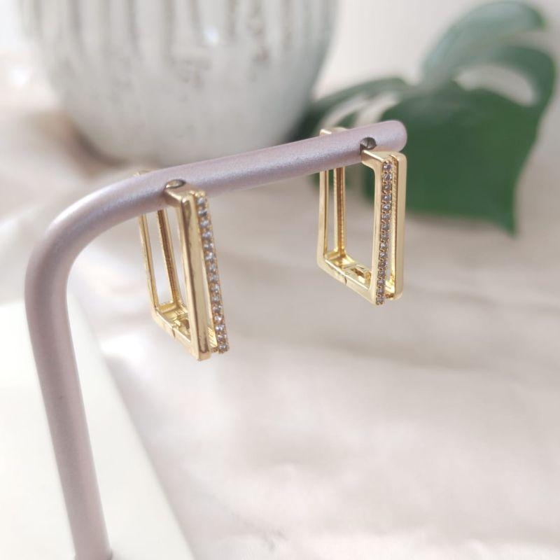 BRINCO RETANGULAR LISA E CRAVEJADA G