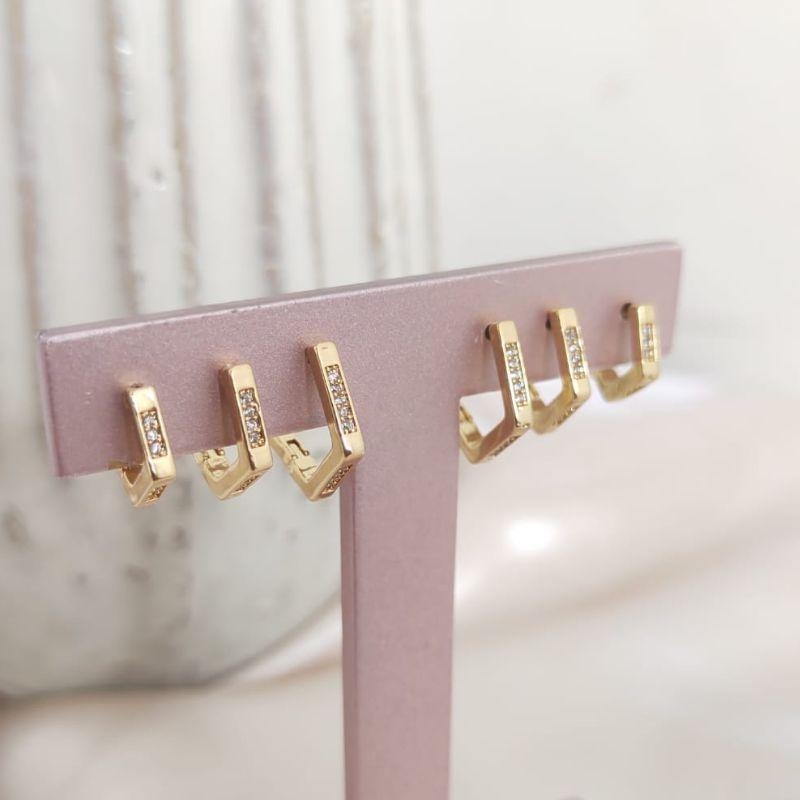 BRINCO TRIO DE ARGOLA COM 5 LADOS COM 1 FILA DE ZIRCONIA