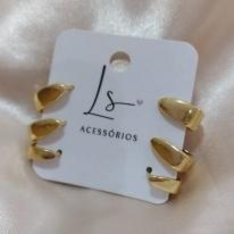 BRINCO TRIO DE ARGOLAS TRIANGULAR