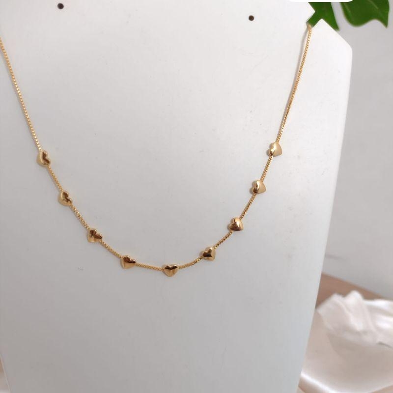 CHOKER COM PLACAS DE CORAÇÃO