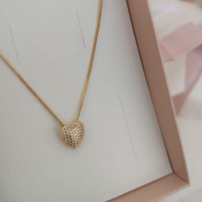 COLAR COM CORAÇÃO CRAVEJADO EM MICRO ZIRCONIA