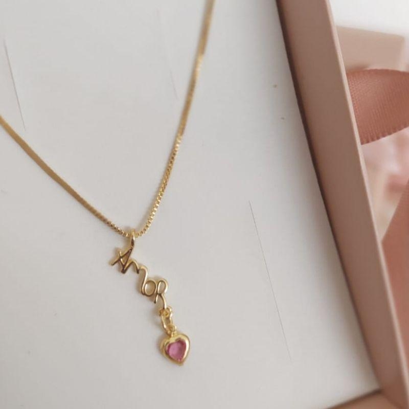COLAR COM NOME AMOR PENDURADO E PONTO DE LUZ ROSA