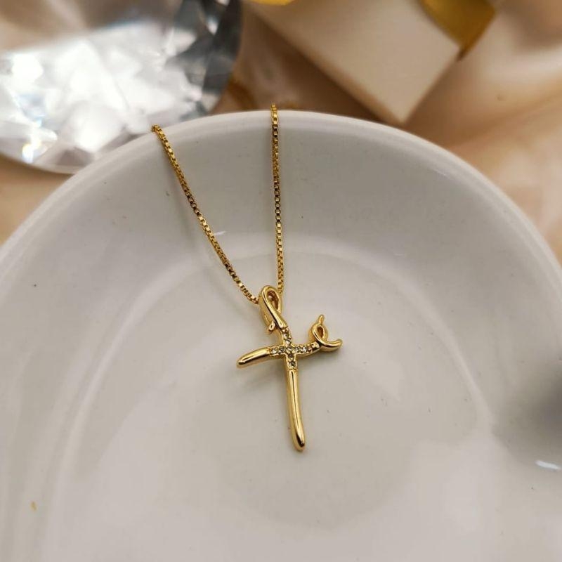 COLAR FE COM PEDRAS DE ZIRCONIA NO MEIO