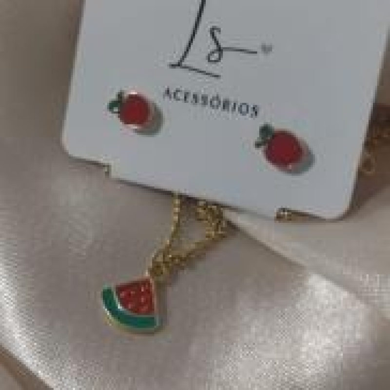 CONJUNTO INFANTIL RESINADO MELANCIA E BRINCO MAÇÃ