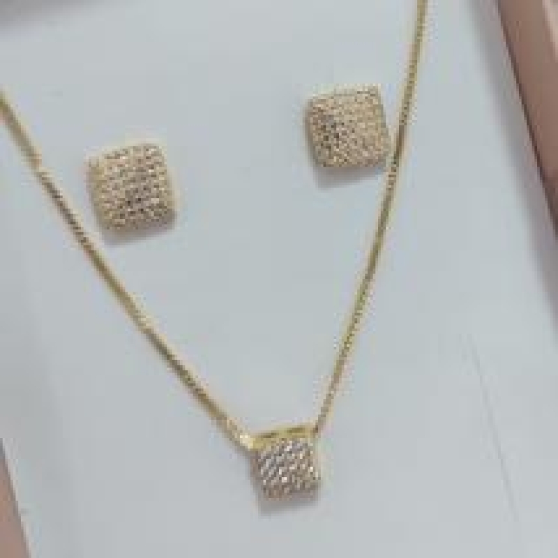 CONJUNTO VENEZIANA QUANDRADO CRAVEJADO ZIRCONIA