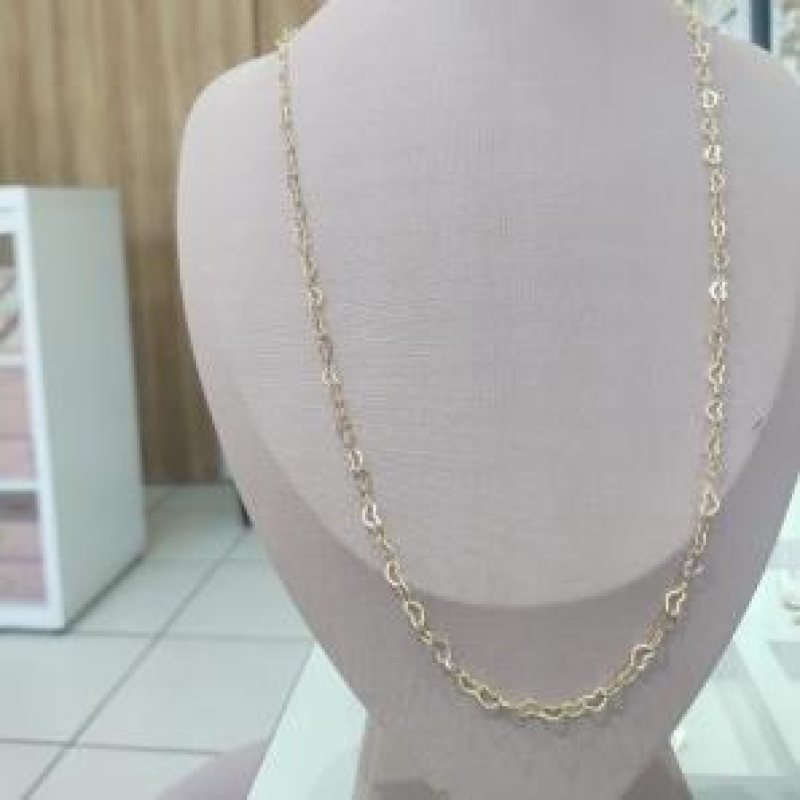 LONGUINHO CORAÇOES ENTRELAÇADOS VAZADOS 4MM