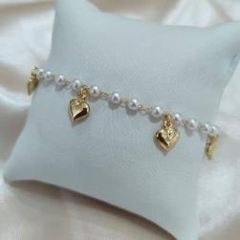 PULSEIRA DE PEROLAS COM CORAÇÃO BOLEADO