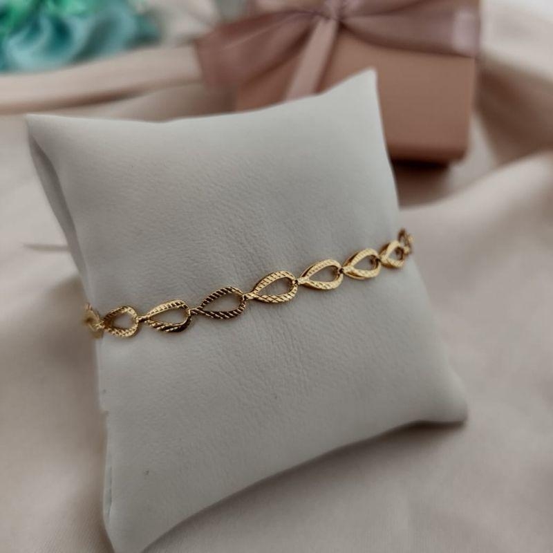 PULSEIRA FORMATO GOTA DE LADOs VAZADA