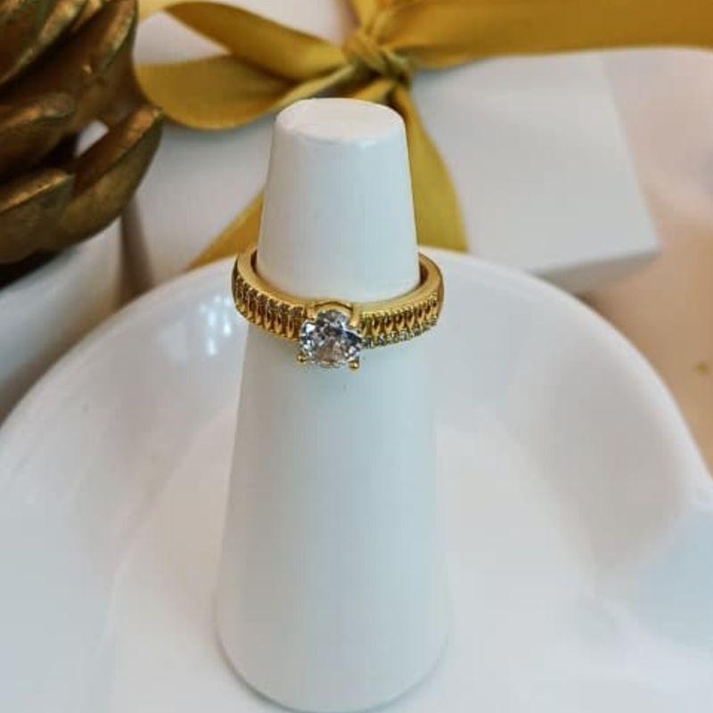 ANEL VAZADO COM PEDRA DE CRISTAL E MICRO ZIRCONIA