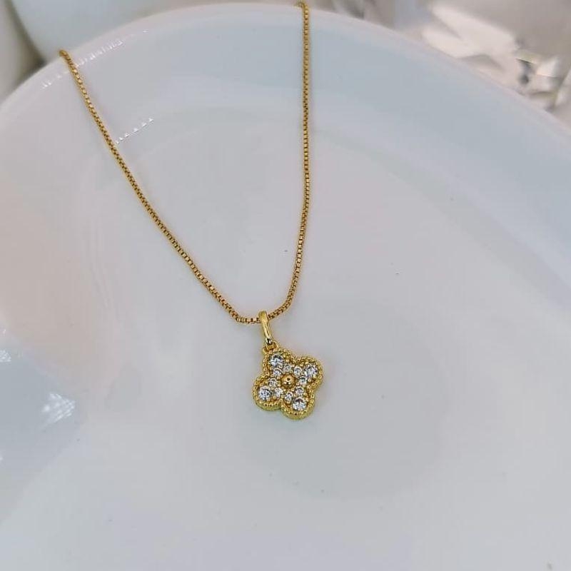 COLAR  DE FLOR DE QUATRO FOLHAS COM ZIRCONIA