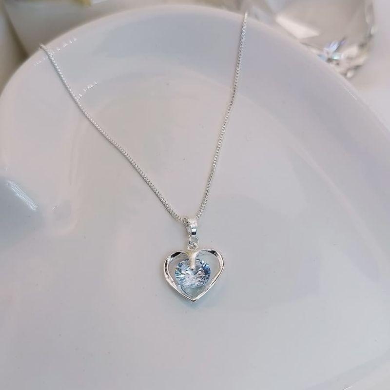COLAR COM CORAÇÃO VAZADO COM ZIRCONIA NO CENTRO