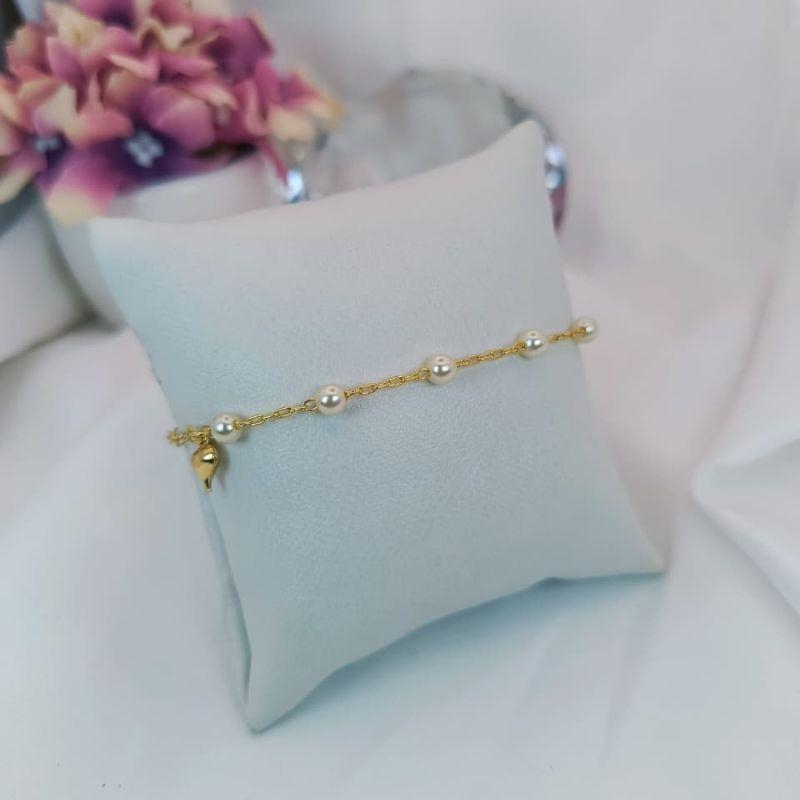 PULSEIRA DELICADA COM PEROLAS E CORAÇAO NO FINAL
