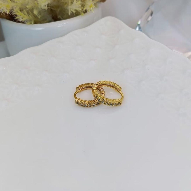 ARGOLA METADE CRAVEJADA EM MICRO ZIRCONIA