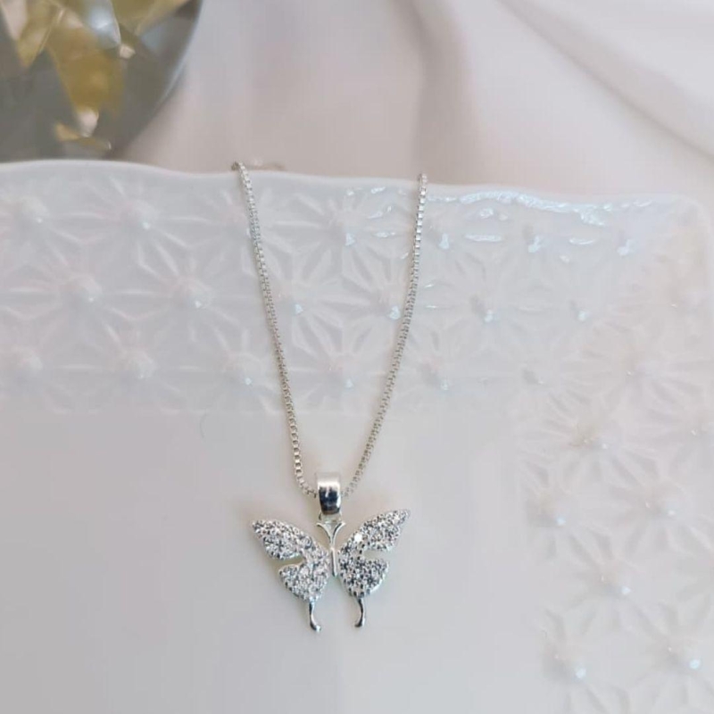 COLAR BORBOLETA CRAVEJADO EM MICRO ZIRCONIA
