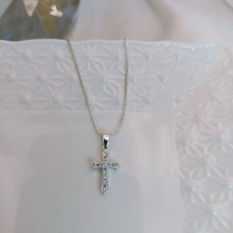 COLAR CRUZ CRAVEJADO EM MICRO ZIRCONIA
