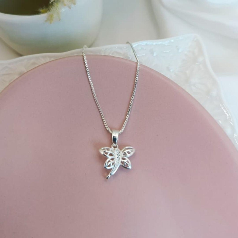 COLAR LIBELULA CRAVEJADO EM MICRO ZIRCONIA  NO MEIO