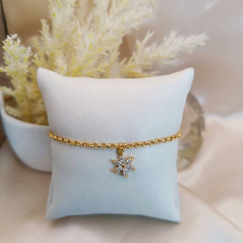 PULSEIRA ESTRELA COM ZIRCONIAS OVAIS