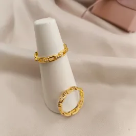 ANEL ESTILO CORRENTE COM EMENDAS CRAVEJADO EM MICRO ZIRCONIA ANEL ESTILO CORRENTE COM EMENDAS CRAVEJADO EM MICRO ZIRCONIA