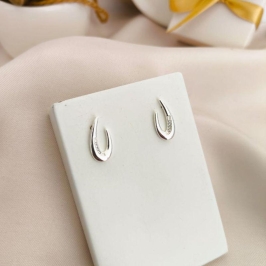 BRINCO  EM FOMA DE GOTA VAZADO LISO E CRAVEJADO COM PEDRAS DE ZIRCONIA BRINCO  EM FOMA DE GOTA VAZADO LISO E CRAVEJADO COM PEDRAS DE ZIRCONIA