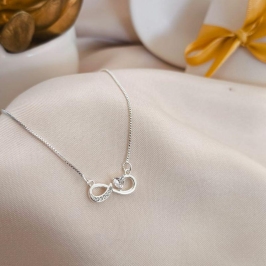 COLAR INFINITO COM PEDRA EM FORMA DE CORAÇÃO E CRAVEJADO EM MICRO ZIRCONIA COLAR INFINITO COM PEDRA EM FORMA DE CORAÇÃO E CRAVEJADO EM MICRO ZIRCONIA