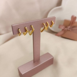 TRIO DE ARGOLA EM FORMA TRIANGULAR FINA CRAVEJADA EM MICRO ZIRCONIA TRIO DE ARGOLA EM FORMA TRIANGULAR FINA CRAVEJADA EM MICRO ZIRCONIA