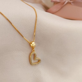 COLAR COM CORAÇÃO VAZADO CRAVEJADO EM MICRO ZIRCONIA COLAR COM CORAÇÃO VAZADO CRAVEJADO EM MICRO ZIRCONIA