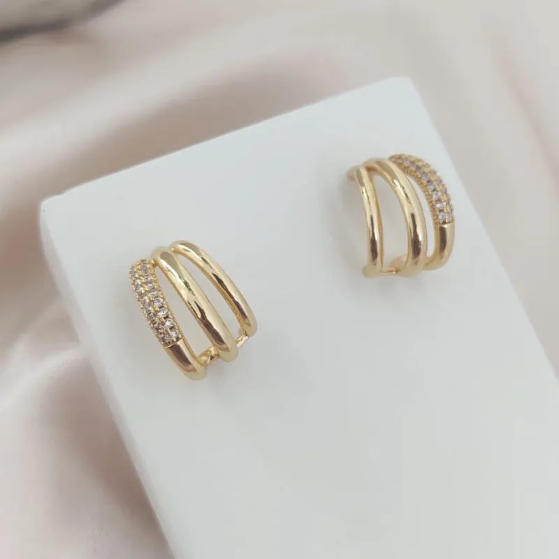 BRINCO 3 EM 1 SENDO 2 LISOS E 1 CRAVEJADO EM MMICRO ZIRCONIA BRINCO 3 EM 1 SENDO 2 LISOS E 1 CRAVEJADO EM MMICRO ZIRCONIA