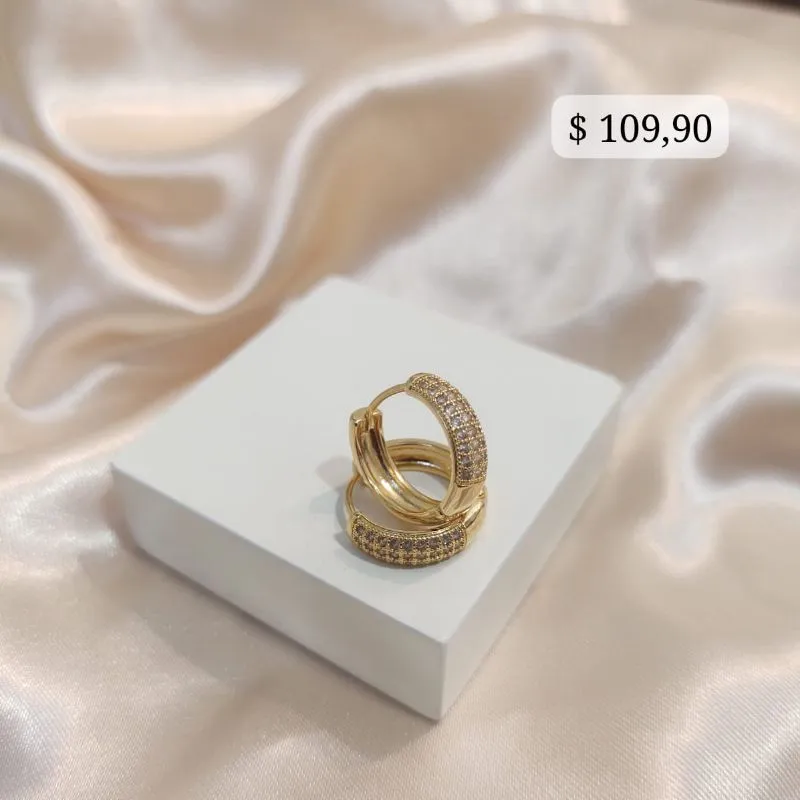 BRINCO ARGOLA COM 3 FILA DE ZIRCONIA 18MM BRINCO ARGOLA COM 3 FILA DE ZIRCONIA 18MM