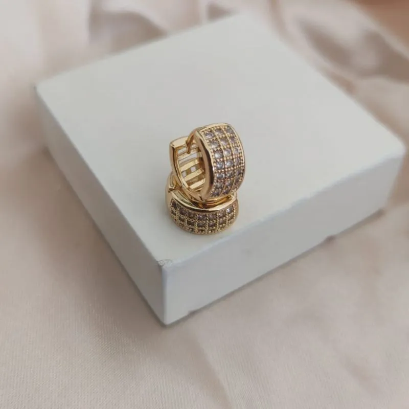 BRINCO ARGOLA COM 3 FILAS DE ZIRCONIA 12mm BRINCO ARGOLA COM 3 FILAS DE ZIRCONIA 12mm